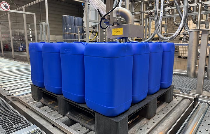 Abfüllanlage für Kanister mit SysTec Wägeterminal IT8000E