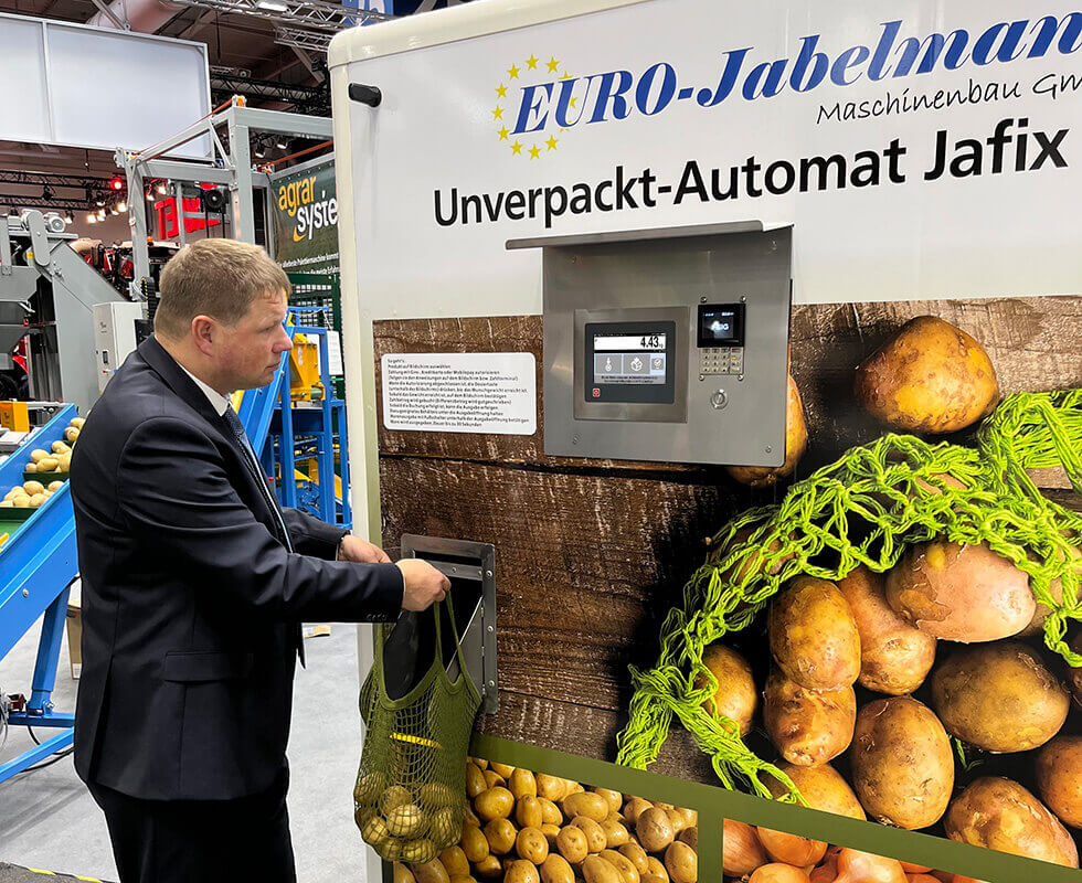 Pommes de terre au distributeur automatique, disponible 24 heures sur 24