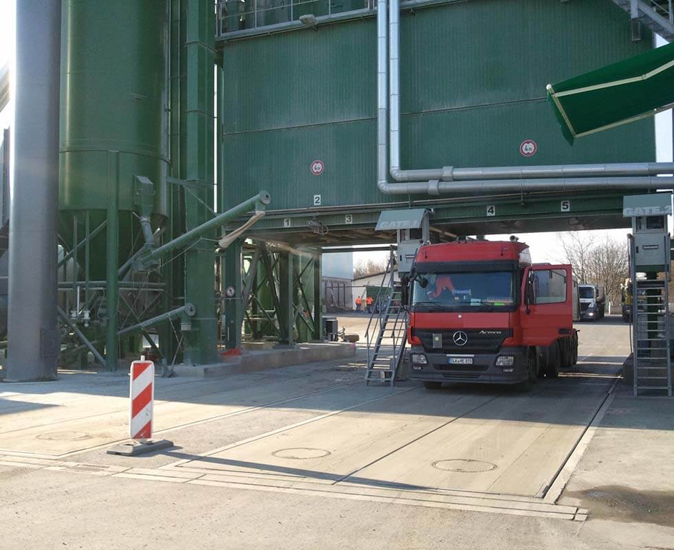 Truck scale under silo with SysTec weight indicator