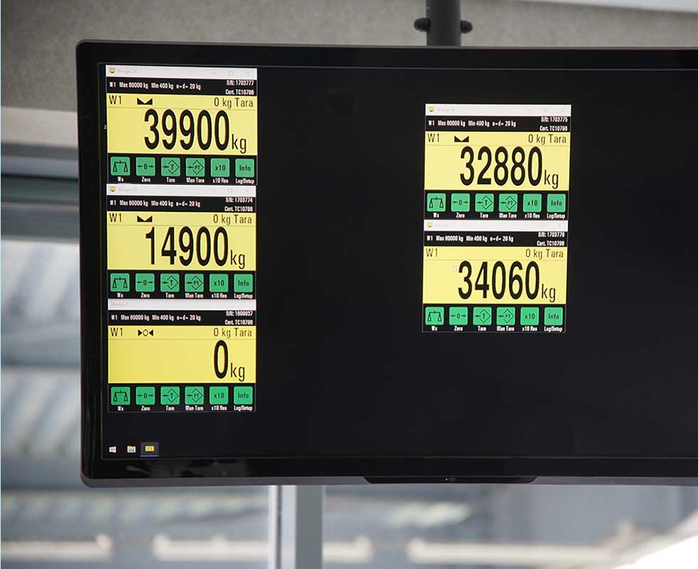 Eichfähige digitale Gewichtsanzeige auf den Monitoren der Waagen-Leitstation